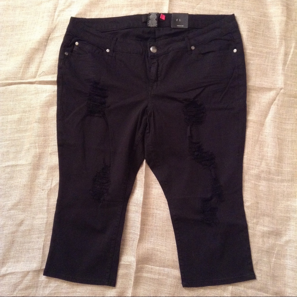 Distressed TORRID capris